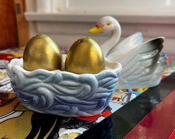 Vintage Kitsch Swan with Golden Eggs Salt and Pepper Shaker Set - Kelvin Exclusives JAPAN