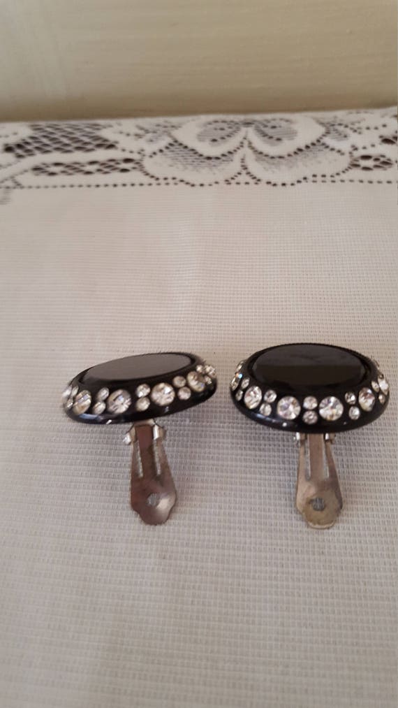 Retro Black Earrings main image 1