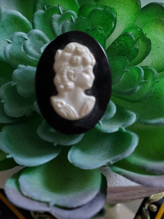 Vintage Faux Cameo - 1980s Black Faux Cameo - Bla… - image 2