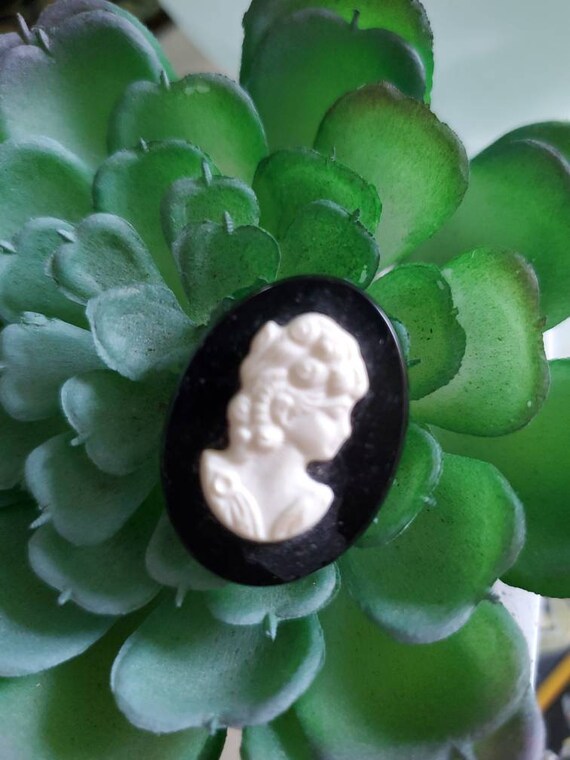 Vintage Faux Cameo - 1980s Black Faux Cameo - Bla… - image 4