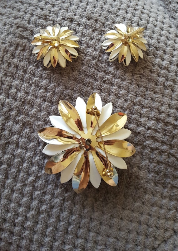 Sarah Coventry"Water Lilly" Brooch and Earring Se… - image 10