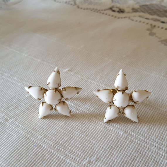 Vintage Wedding - Milk Glass Earrings - Retro Ear… - image 1