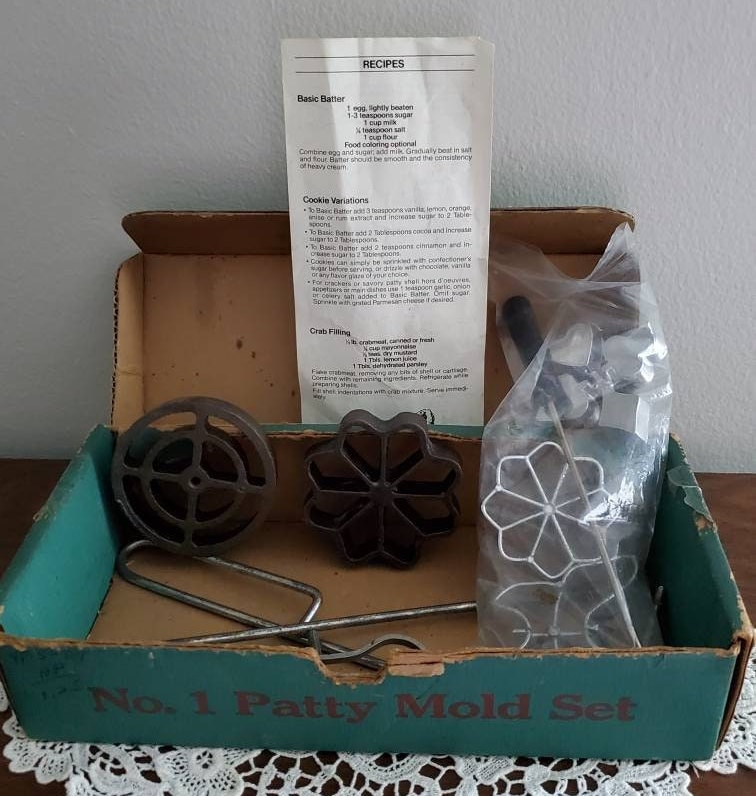 Griswold Patty Molds Set Original Box Cast Iron Rosettes Iron Molds and