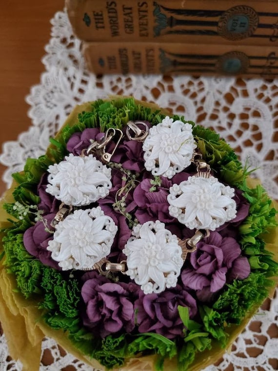 Vintage Bracelet - Wedding Cake Celluloid Lightwei