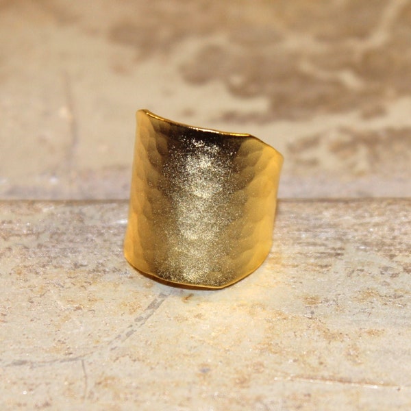 22 Karat Hammered Gold Cigar Band PALLAS Ring