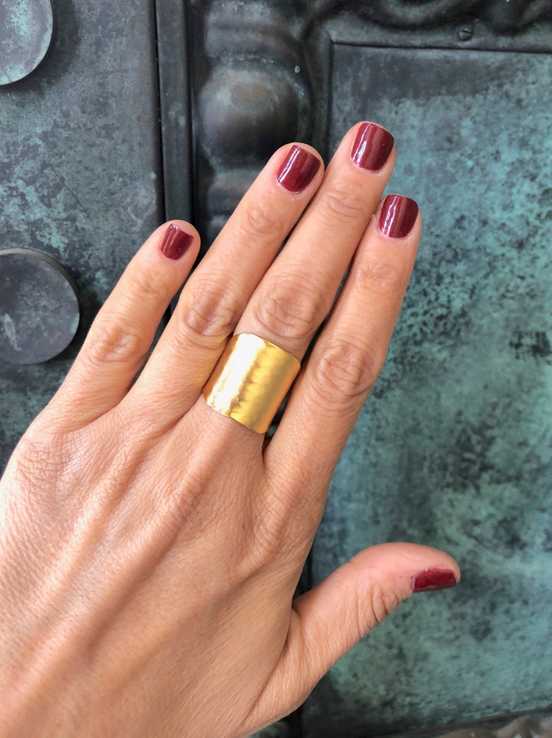 22 Karat Hammered Gold Cigar Band PALLAS Ring