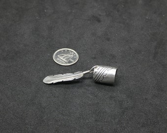 Navajo Manchette d'oreille gravée avec plume pendante en argent sterling 925