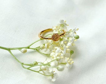 Daisy- ring- floral ring- vintage style