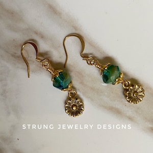Sweet Gold Daisy Earrings