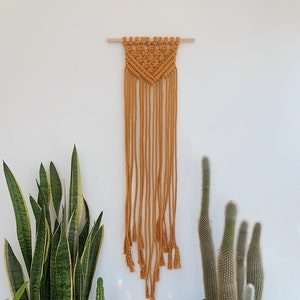 mesa / macrame wall hanging