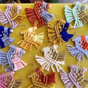 macrame christmas ornament / macrame wall hanging, ornament, party favor, gift