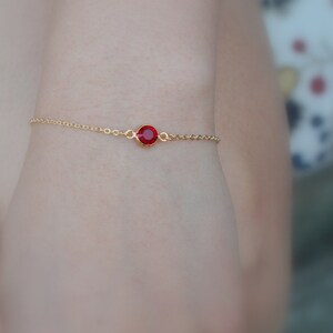 199)スワロフスキー誕生石チャームブレスレット。誕生日プレゼント。花嫁介添人へのプレゼント。