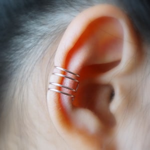 23) Geen piercing Eenvoudige twee dubbele lijnen niet-doorboorde oormanchet. Minimalistische oormanchet