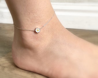 223)Sterling Silver Daisy Charm Anklet. Minimalist jewelry. Summer Jewelry
