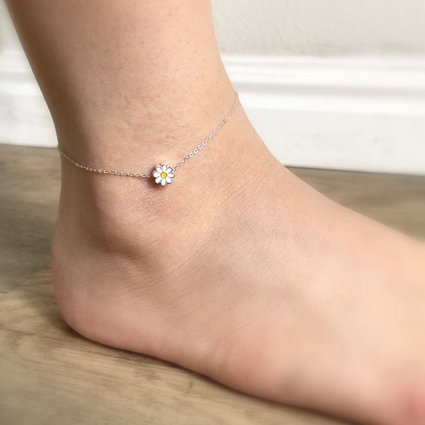 223)Sterling Silver Daisy Charm Anklet. Minimalist jewelry. Summer Jewelry