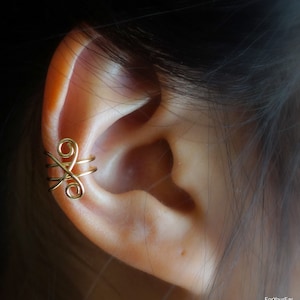 141)Minimalist ear cuff. Non Pierced Cross Line Simple Ear Cuff