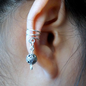 73) Ball Drop Non-Pierced Ear Cuff. Minimalistische Ohrmanschette