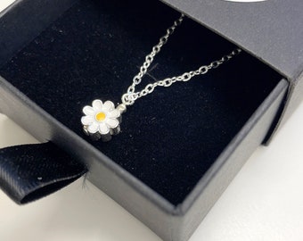 72) 925 Sterling Silver Daisy flower Charm Necklace.