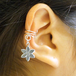 97) Sem piercing Cute Dainty Flower Ear Cuff. Ear Cuff minimalista