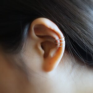 68) Geen piercing Eenvoudige drievoudige lijnen Ear Cuff - sterling zilver, goud gevuld, rosé goud gevuld. Minimalistische oormanchet