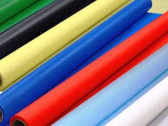 Plastic table cover roll outlet