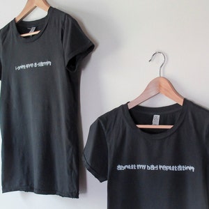 Maglietta "Friend" - Kult Designs - Abbigliamento alternativo nero - Maglietta da donna per amiche, regalo per mamma, sorella e figlia