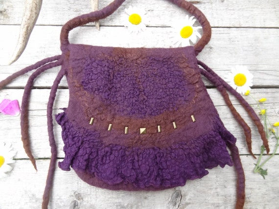 Handknitted little pixie pouch~faery pouch~faery bag~decorative wall hanging~herb pouch~hippy~festival~green~boho ~Crystal pouch