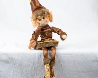 Elf Shelf Sitter Hannas Handiworks Gold and Brown Brocade Fabric Bendable   18 Inches Tall