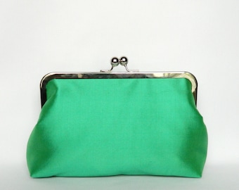 Pochette verte, pochette en soie, pochette de mariage verte, pochette de mariée verte, pochette de demoiselle d'honneur verte, cadeau de demoiselles d'honneur, pochette de soirée