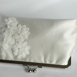Bruidskoppeling, clutch bruiden, parel ivoor clutch, bloemen bruiloft portemonnee, portemonnee, clutch, ivoor en marineblauwe clutch, handgemaakte tas