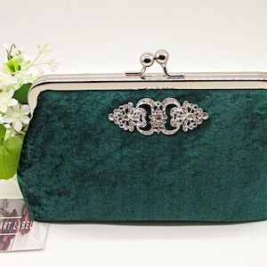Emerald Green Velvet Clutch – Wedding Clutch Bag with Brooch, Mother of the Bride Purse, Bridal Evening Clutch, Gift for Her, Handmade Bag