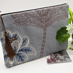 Cartera grande con cremallera, cartera de seda bordada con cremallera, monedero con flores en gris plateado, azul y blanco, monedero con cremallera para boda, regalo para damas, hecho a mano