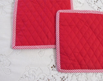 Set of 2 Red Holiday Pot Holders -  Red & White Candy Cane Stripe Binding - InsulBrite Lining - Quilted Hot Pads - Moms Gift - 8.5 x 8.5"