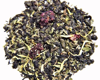 May include: A blend of black tea, green tea, dried fruit pieces, and lemon peel. The tea blend is a mix of black and green tea leaves, dried fruit pieces, and lemon peel.
