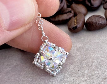 Regenbogen Diamant Halskette. opalisierende Kristallkette. zierlicher Regenbogen-Schmuck. Goldfill. "Opal Oktober Geburtsstein Halskette