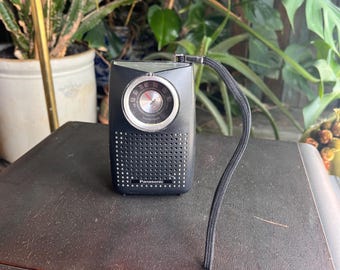 Vintage Panasonic AM Transistor Radio – Model R-1052 | Mid-Century Portable Radio | Retro Decor