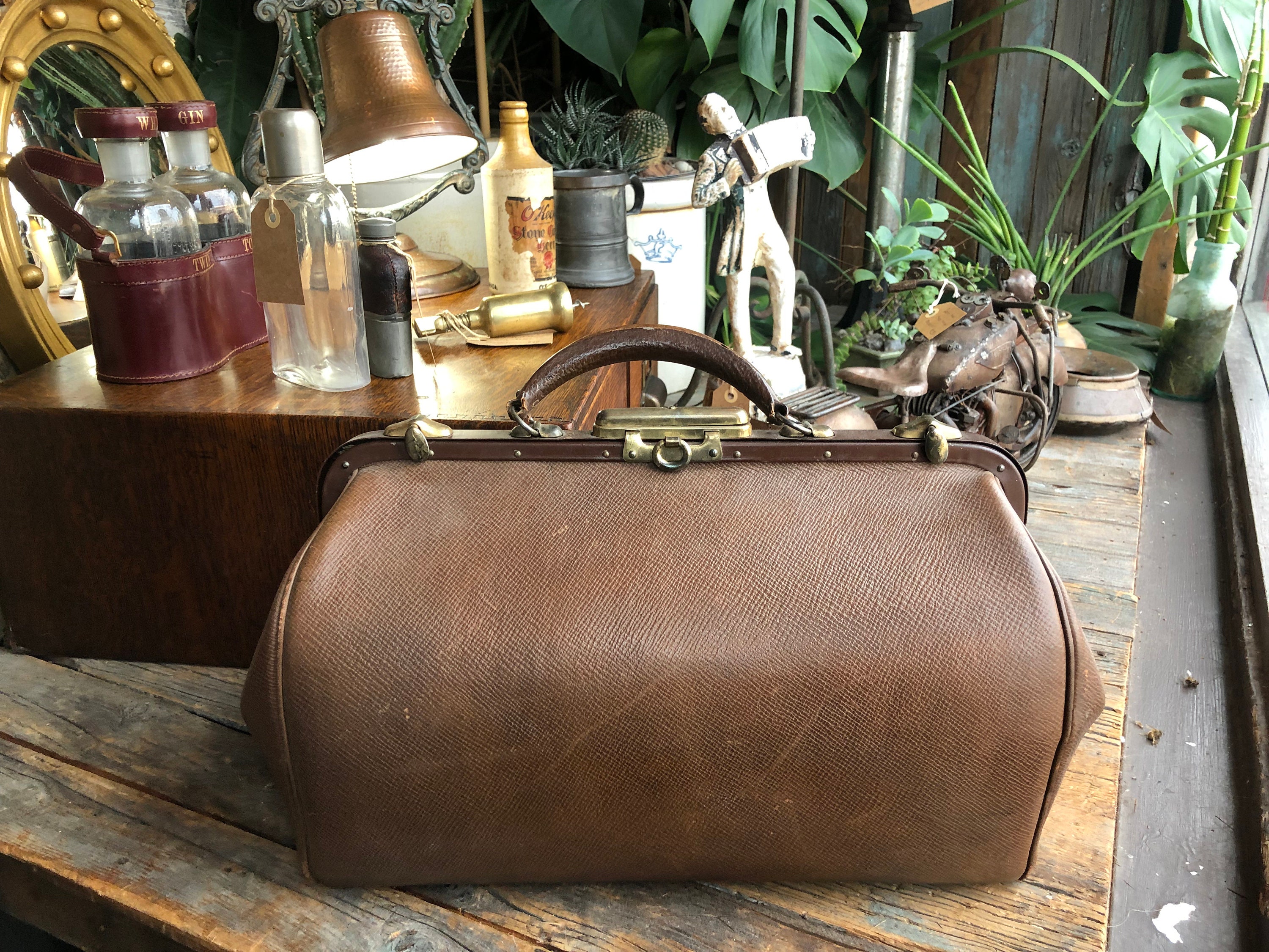 Antique leather deals doctors bag