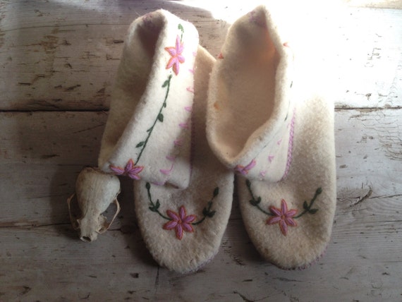wool moccasins / Native moccasins / wool slippers