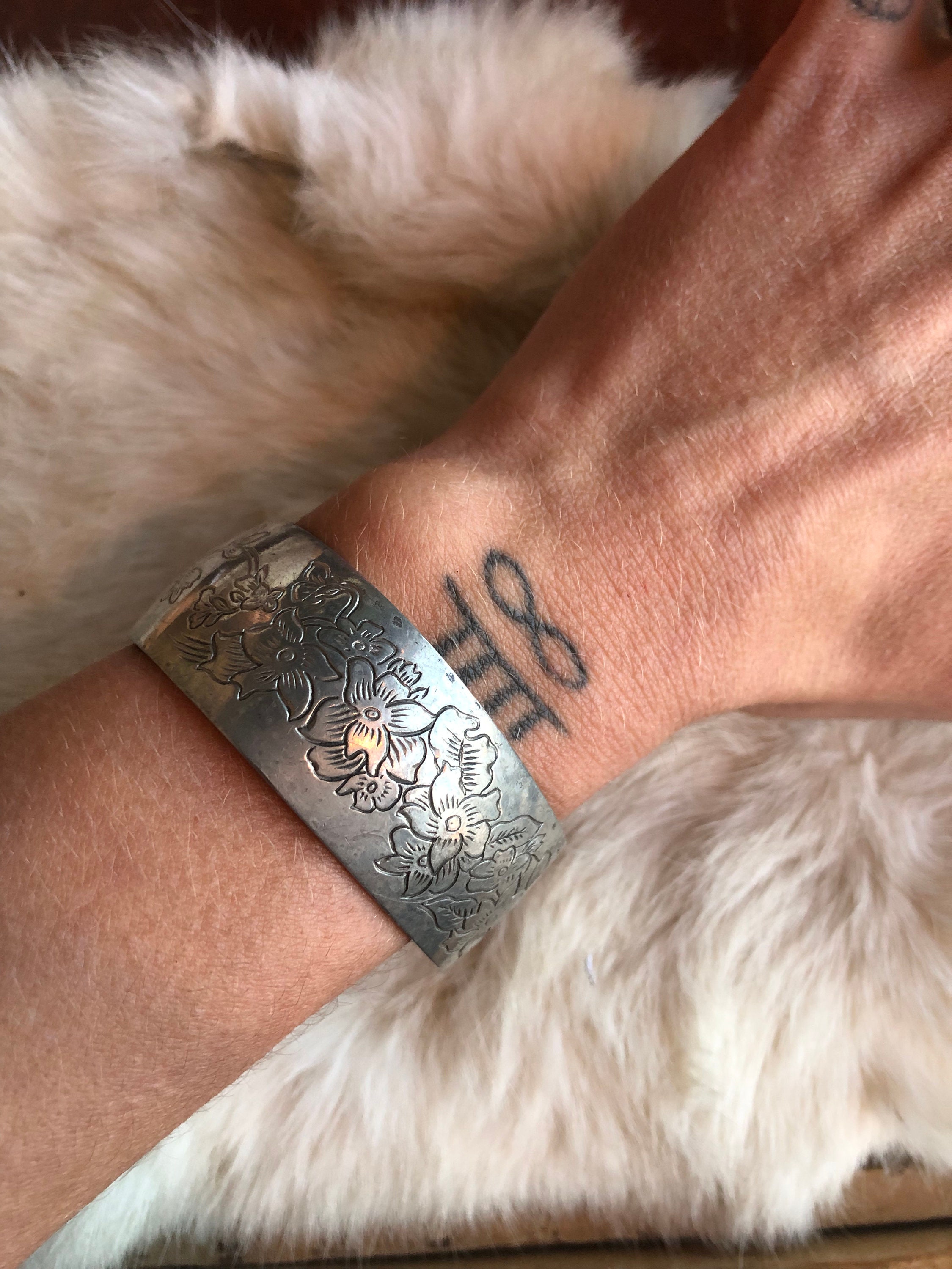 Kirk stieff pewter cuff bracelet - Etsy 日本