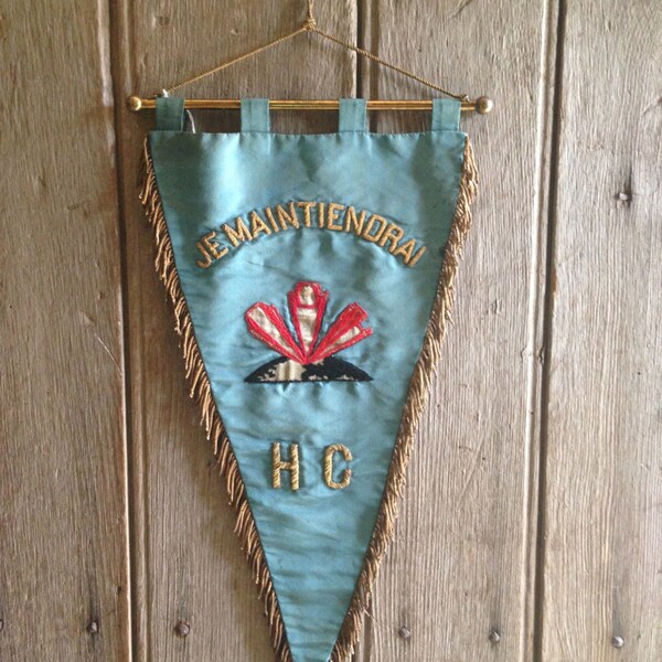 antique silk pennant / Je maintiendrai / military camp flag / gold bullion / antique bunting