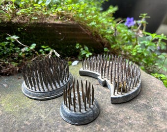 Ensemble de 3 grenouilles vintage, collection grenouilles rustiques en fleurs, jardin rustique, arrangement floral industriel chic, ferme photo pour vente au détail