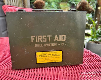 Trousse de premiers soins Bell Systems vintage : rangement industriel chic, décoration homme des cavernes