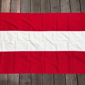 National Flagge im Vintage Design Österreich Flag of Austria