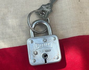 Cadenas principal « 44 » vintage avec clé Industrial Chic, clé squelette de sécurité vintage,