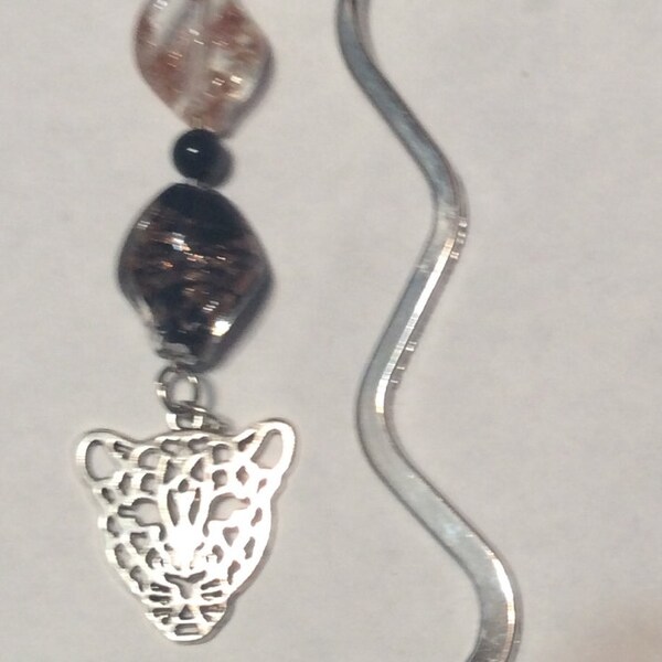 Leopard key Chan with dangling lamplight beads