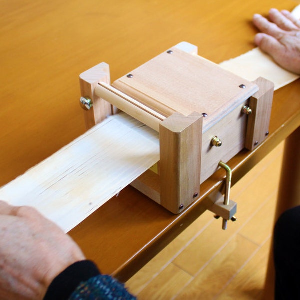 SAORI - SAKI ORI  (fabric cutter) - Wooden Weaving Tool