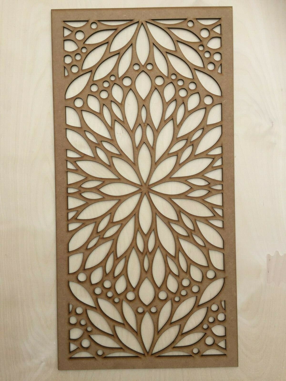 Grille Décorative MDF Fleur De Lys Pour Radiateur - Personnalisable Longueur/largeur