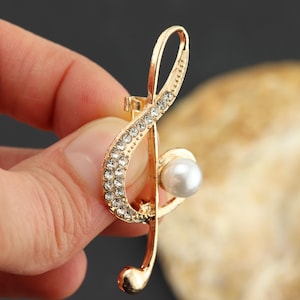 Gold plated treble clef brooch, beautiful treble clef brooch