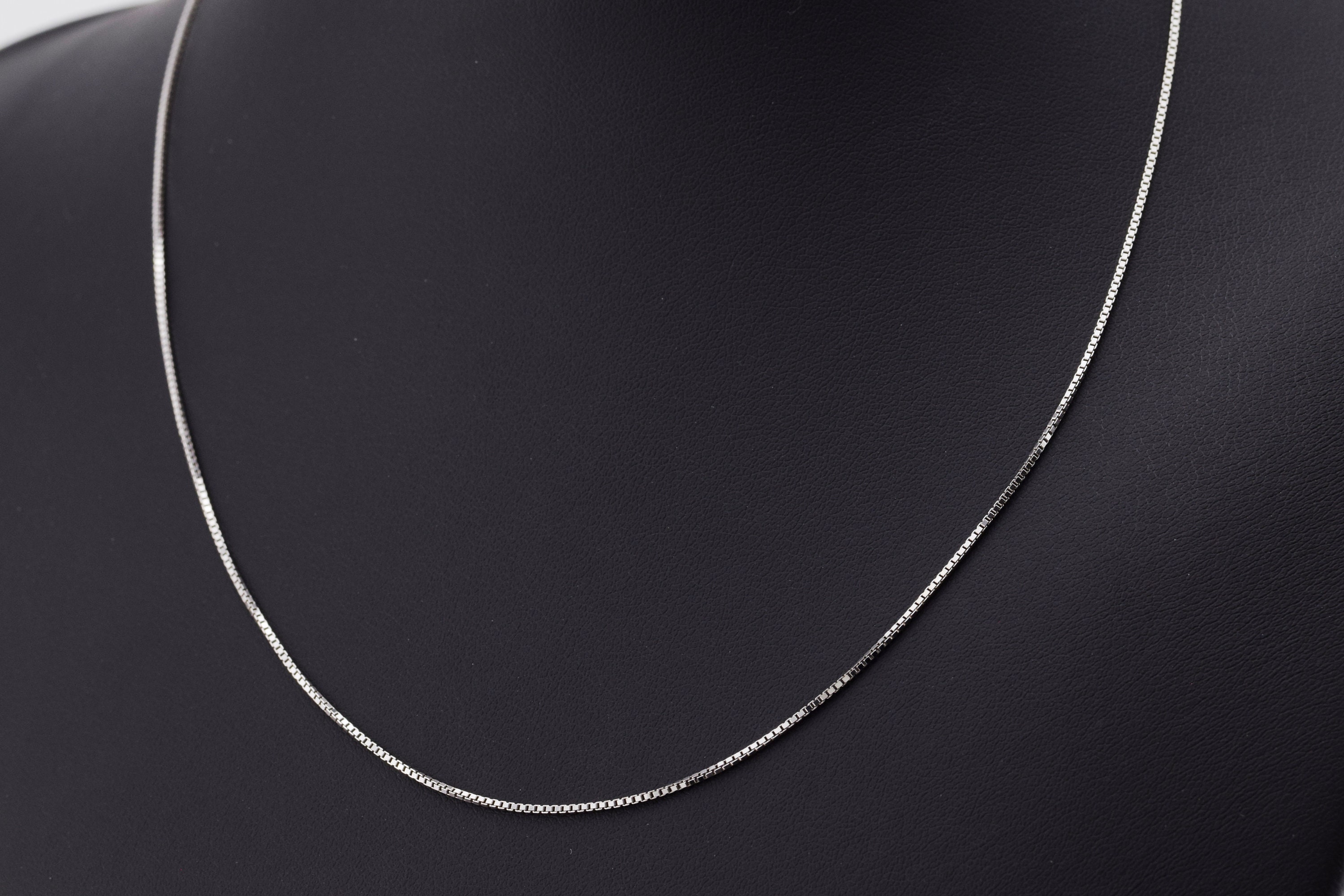 Sterling Silver Venetian Box Chain: Rhodium Plated Pendant