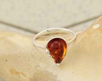 Sterling silver ring with natural Baltic amber, amber ring, honey amber ring, baltic amber ring, gemstone ring, sterling silver amber ring
